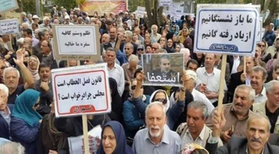 






متقاعدون إيرانيون يرفضون السرقة والاختلاس          (مكة)