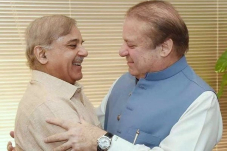 






صورة تجمع نواز شريف مع شقيقه شهباز