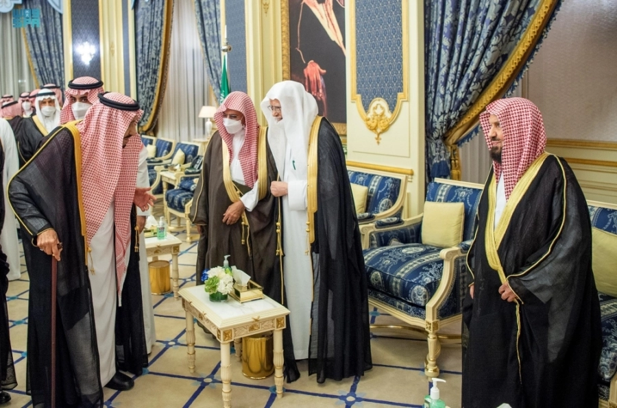 الملك سلمان بن عبدالعزيز خلال الاستقبال (واس) 