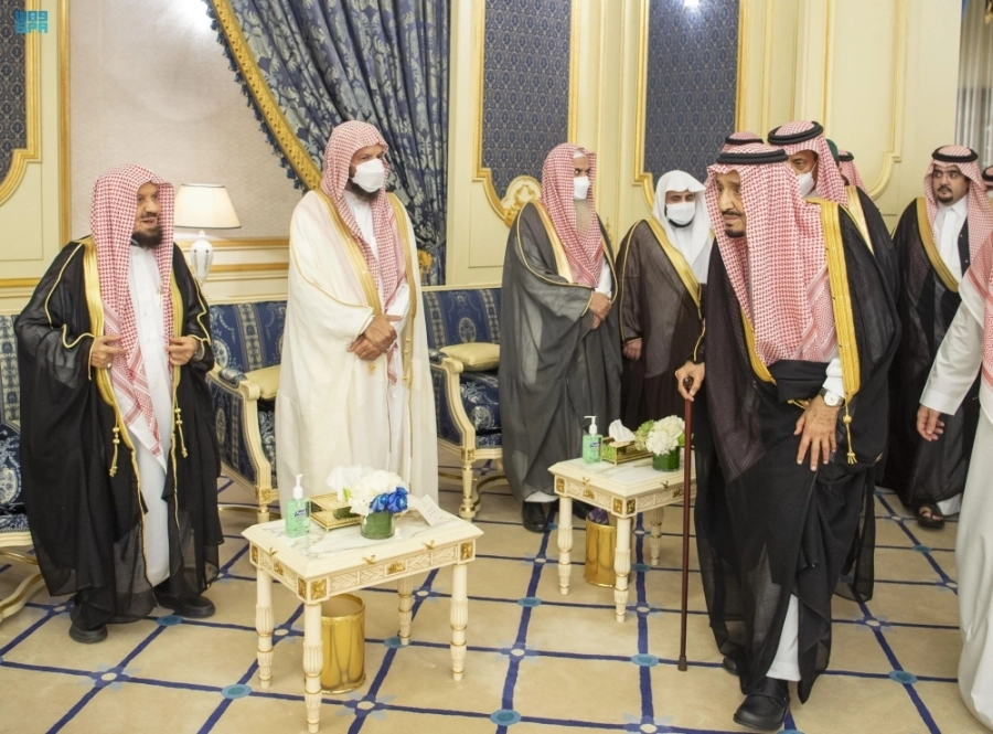 الملك سلمان بن عبدالعزيز خلال الاستقبال (واس) 