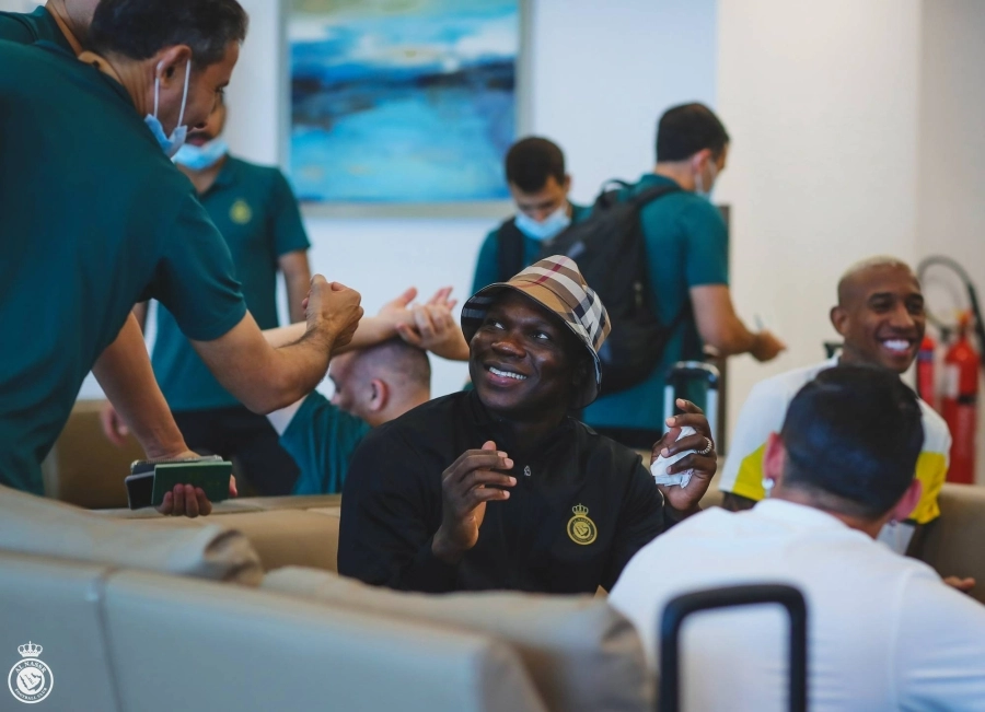 






بعثة النصر في المطار أمس