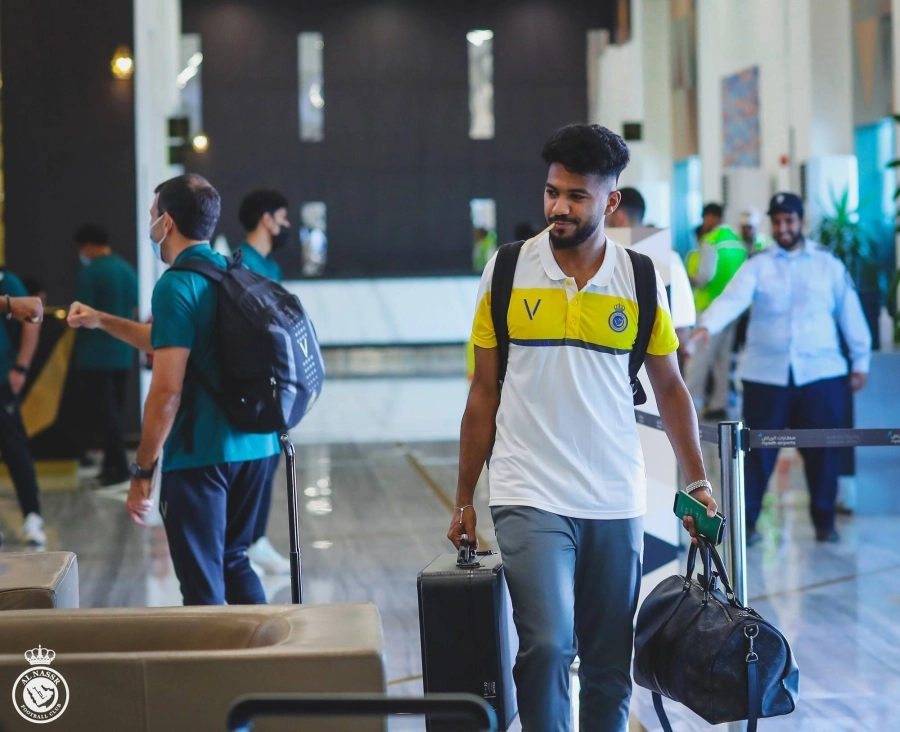 بعثة النصر أمس في المطار 