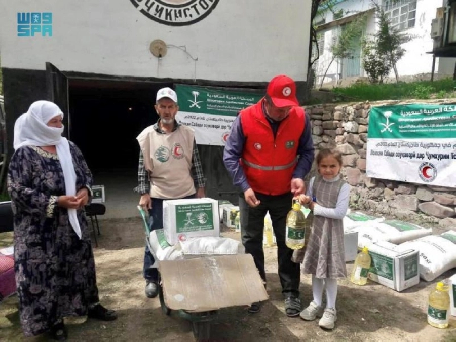 






أسرة من طاجيكستان تتسلم حصتها