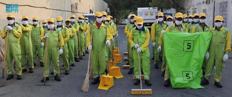 






من أعمال النظافة في المواقف                                     (مكة)