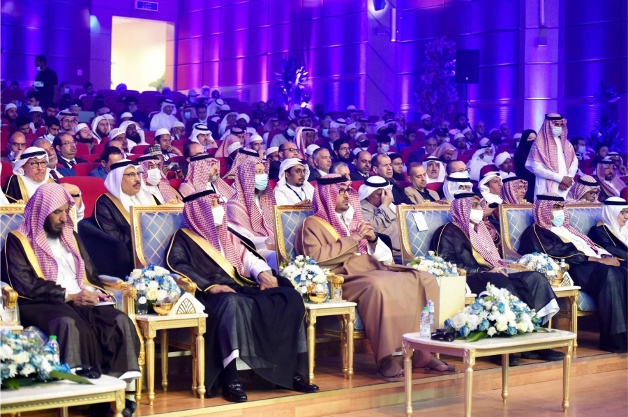 



نائب أمير المدينة يتوسط حضور منتدى البركة