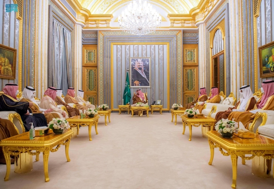 خادم الحرمين خلال استقبال أمراء المناطق        