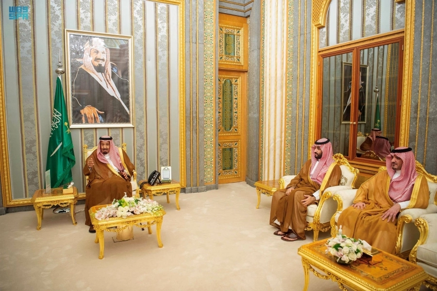 الملك سلمان والأمير محمد بن سلمان و الأميرعبدالعزيز بن سعود 