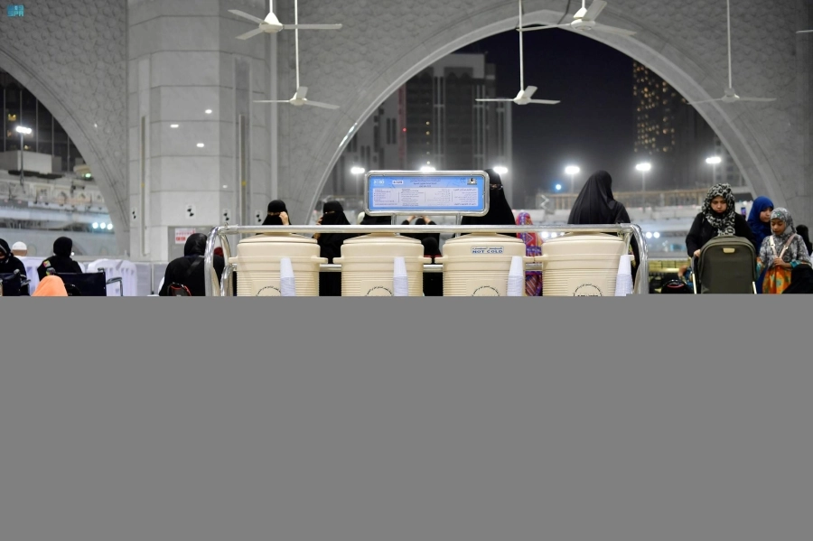 توفير حافظات زمزم بالقسم النسائي (مكة)