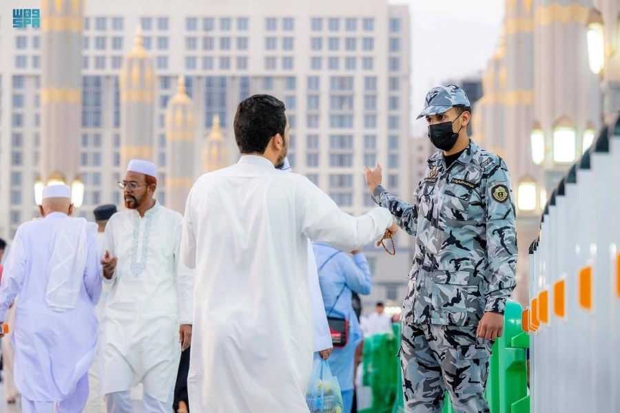 






تسهيل دخول الزوار والمصلين