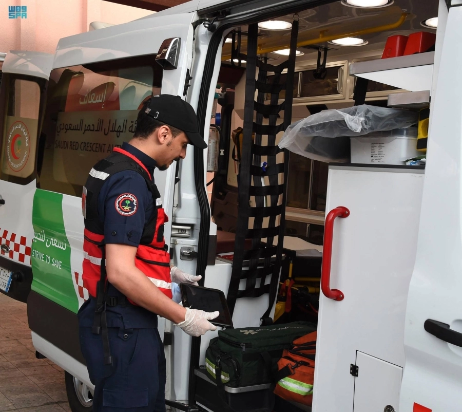 تجهيز سيارة الهلال الأحمر (مكة)