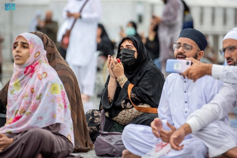 الدعاء داخل المسجد النبوي (مكة)