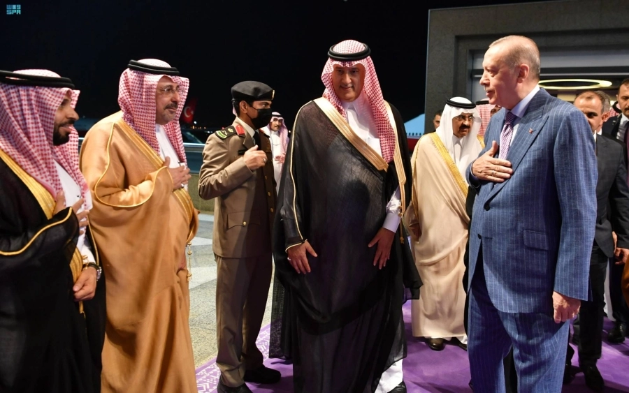 الرئيس إردوغان لدى وصوله جدة أمس (واس)