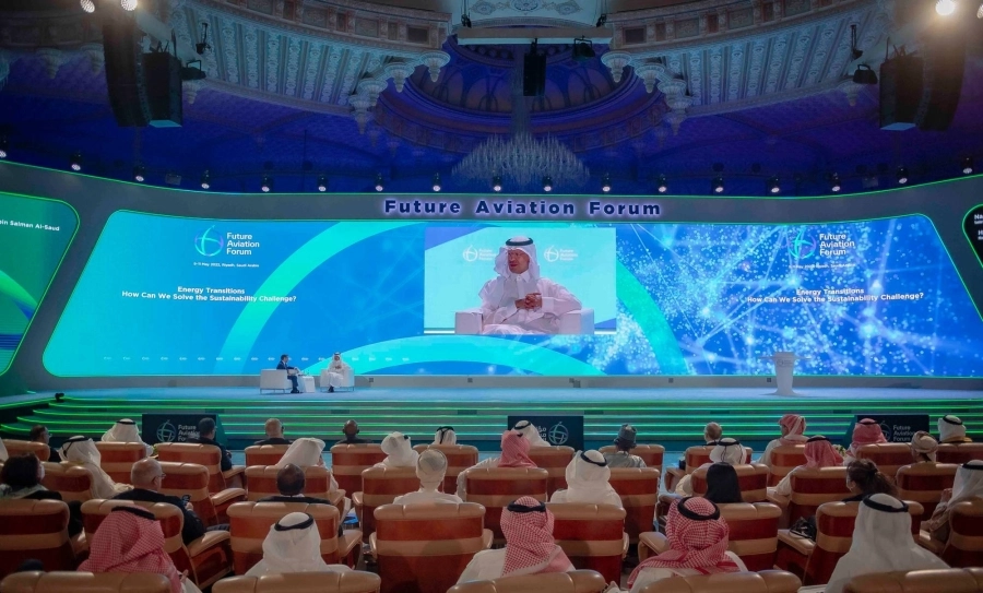 وزير الطاقة متحدثا في مؤتمر مستقبل الطيران