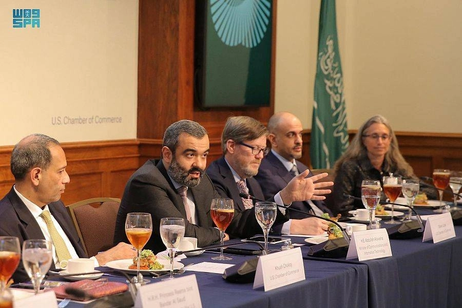 



السواحة متحدثا في غرفة التجارة الأمريكية