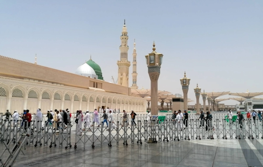 جهود تنظيمية لتسهيل دخول المصلين إلى الروضة الشريفة والسلام على رسول الله - صلى الله عليه وسلم - وصاحبيه - رضي الله عنهما – في أجواء تحفها السكينة والروحانية.
