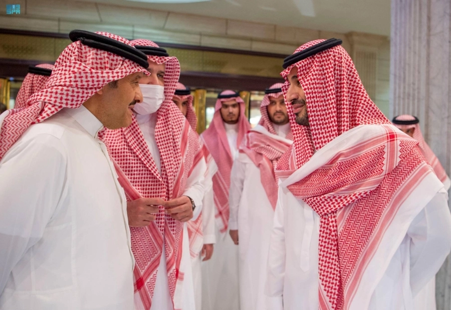 الأمير محمد بن سلمان لدى مغادرته الرياض أمس (مكة)