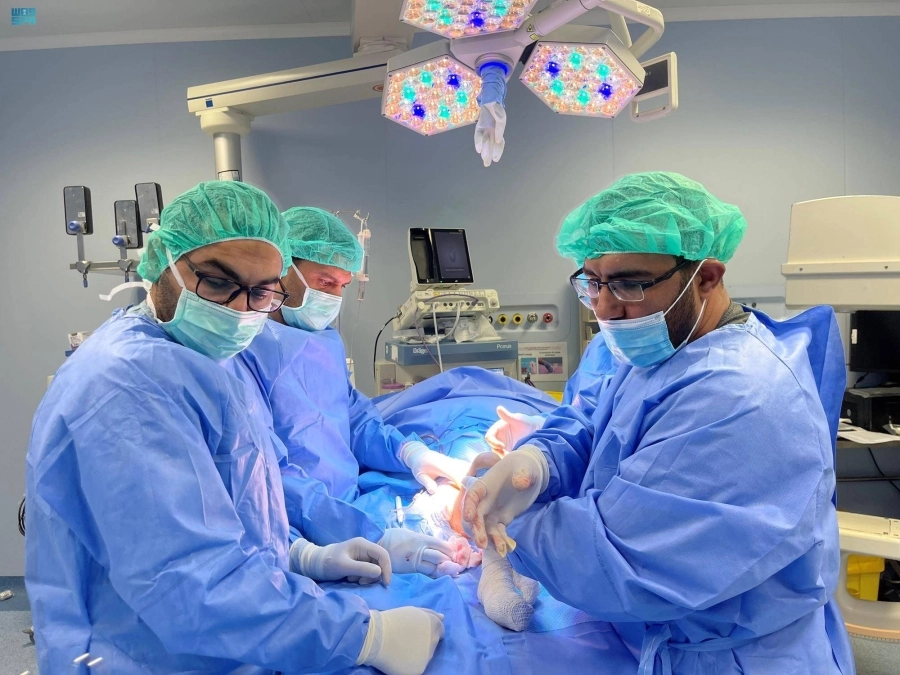 






عملية فصل التوأم السيامي                                    (مكة)