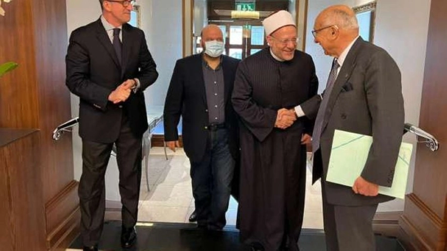 






شوقي علام مع أعضاء مجلس العموم البريطاني