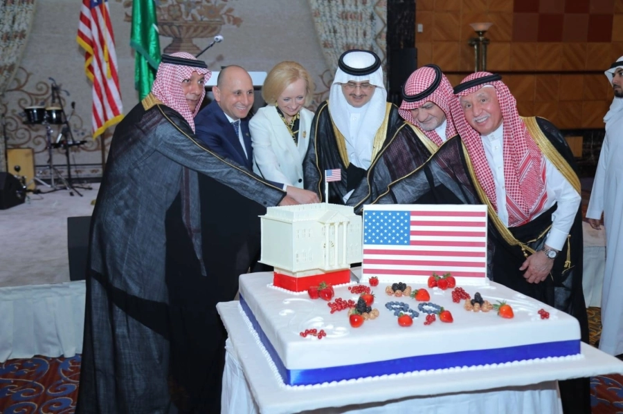 






جانب من الاحتفال في القنصلية الأمريكية بجدة                                               (مكة)