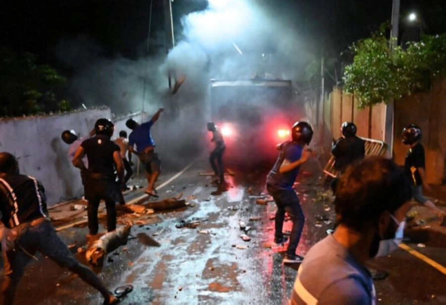 






جانب من الاضطرابات في سريلانكا                  (مكة)