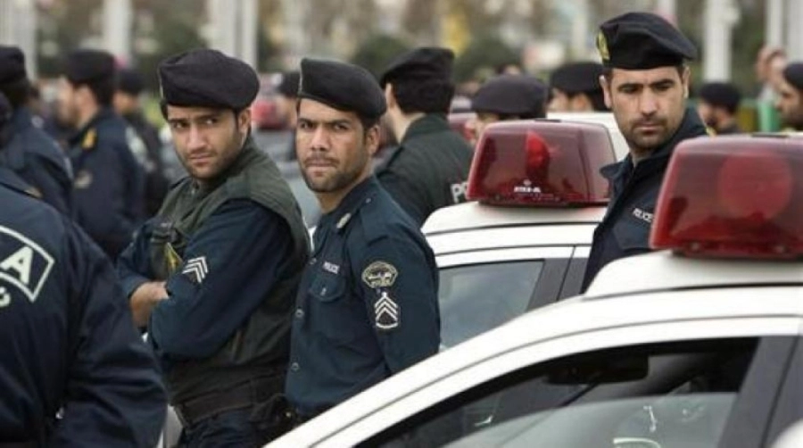 






عناصر من الشرطة الإيرانية                                           (مكة)