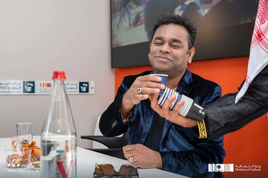 اعتزازا بإرث المملكة الحافل بالكرم، تحضر القهوة السعودية في مهرجان كان السينمائي، وذلك ضمن مبادرة «عام القهوة السعودية 2022»، التي أطلقتها وزارة الثقافة مطلع العام الحالي.
