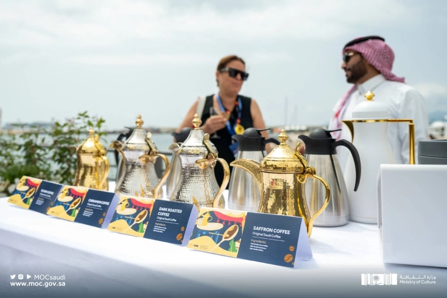 اعتزازا بإرث المملكة الحافل بالكرم، تحضر القهوة السعودية في مهرجان كان السينمائي، وذلك ضمن مبادرة «عام القهوة السعودية 2022»، التي أطلقتها وزارة الثقافة مطلع العام الحالي.
