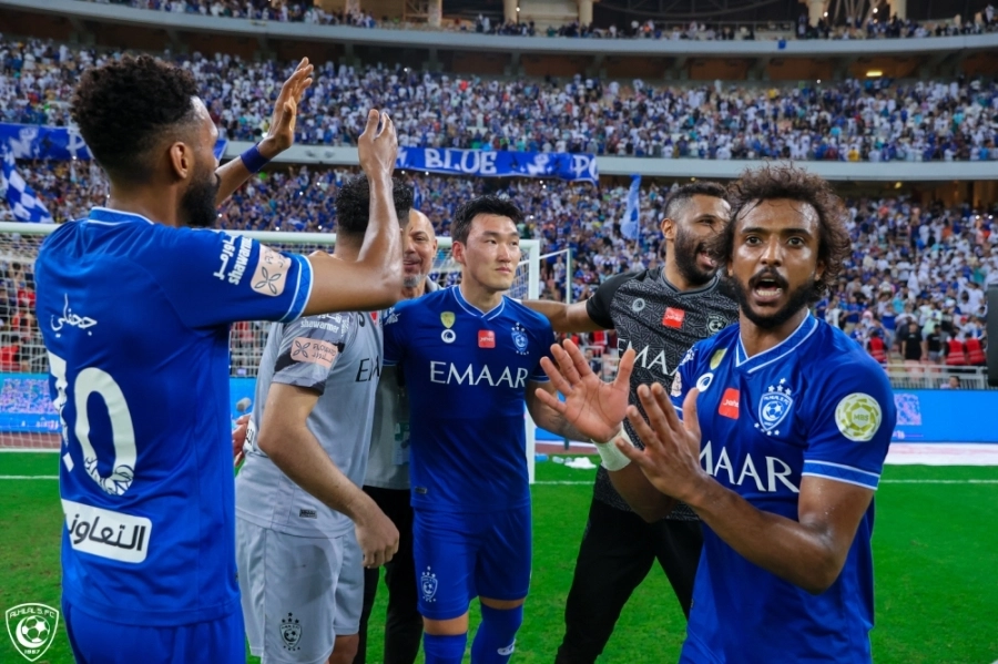 






فرحة عدد من لاعبي الهلال عقب الفوز على الاتحاد