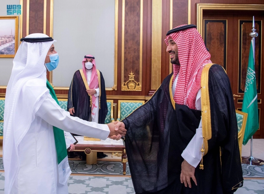 الأمير محمد بن سلمان خلال استقباله الطلاب الفائزين                                              (واس)