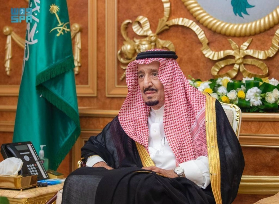 






الملك سلمان لدى استقباله نائب أمير الحدود الشمالية