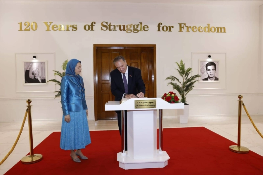 






بومبيو لدى لقائه مريم رجوي               (مكة)