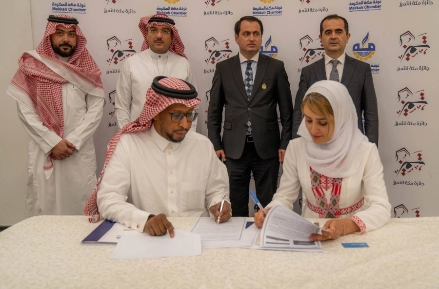 جانب من توقيع الإتفاقية