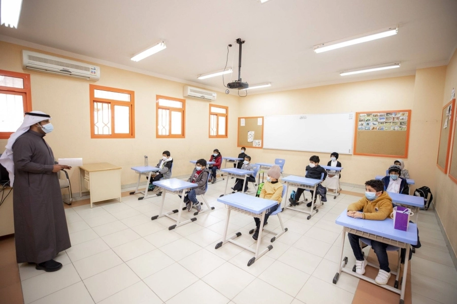 






طلاب ابتدائي خلال حصة مدرسية                    (مكة)