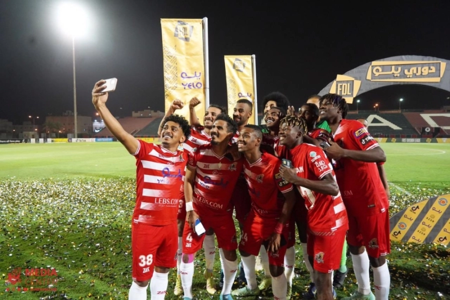 






احتفال فرسان مكة بالصعود عقب مباراة الدرعية