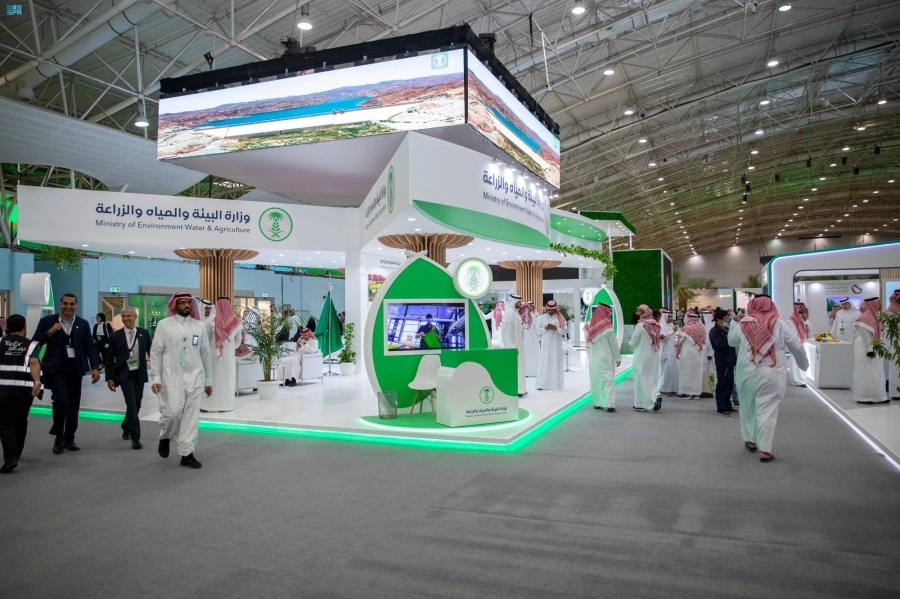 من داخل اروقة المعرض (مكة)