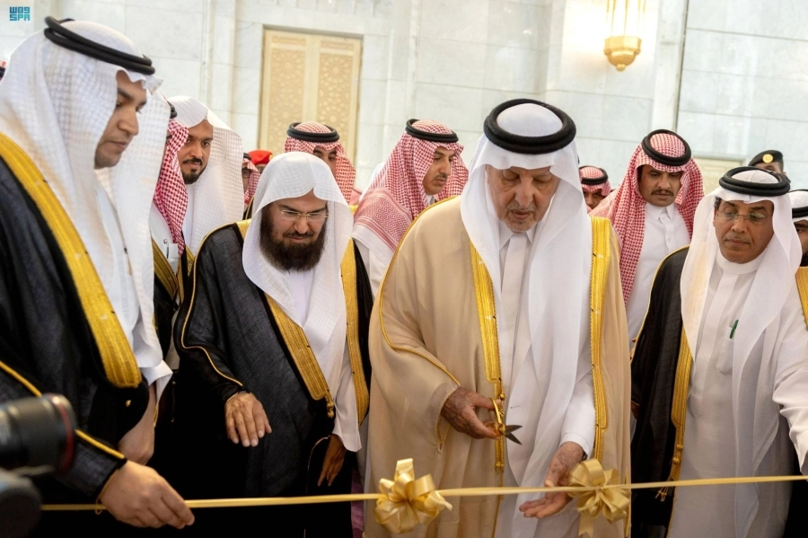 خالد الفيصل خلال افتتاح ندوة الفتوى أمس                                                                                                                                          (مكة)