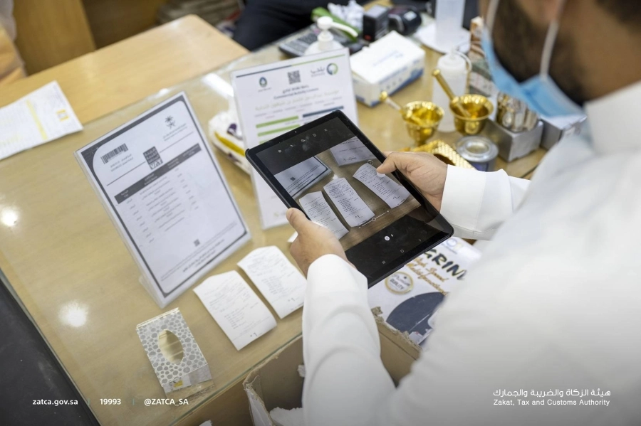 



خلال ضبط إحدى المخالفات الضريبية    (هيئة الزكاة)