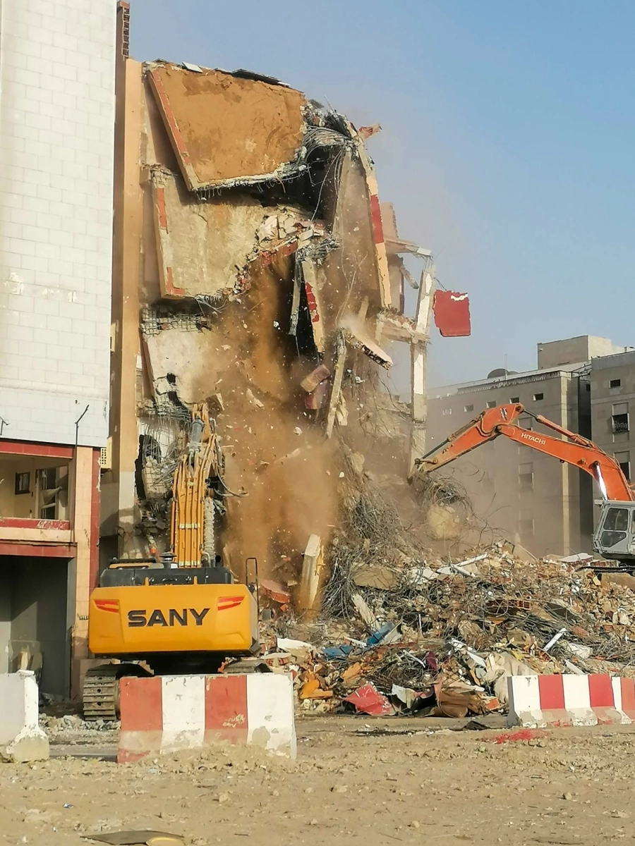 من أعمال إزالة العشوائيات في جدة، والتي تشمل نحو 30 حيا، وذلك استمرارا لأعمال التنظيم.
