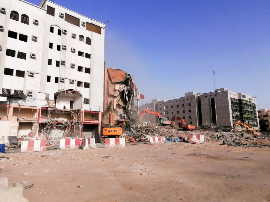 من أعمال إزالة العشوائيات في جدة، والتي تشمل نحو 30 حيا، وذلك استمرارا لأعمال التنظيم.
