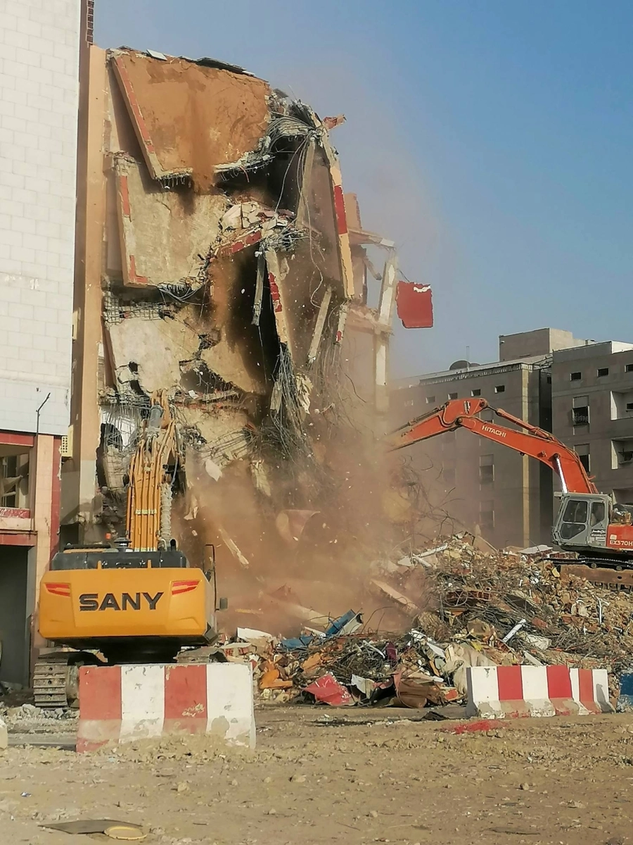 من أعمال إزالة العشوائيات في جدة، والتي تشمل نحو 30 حيا، وذلك استمرارا لأعمال التنظيم.
