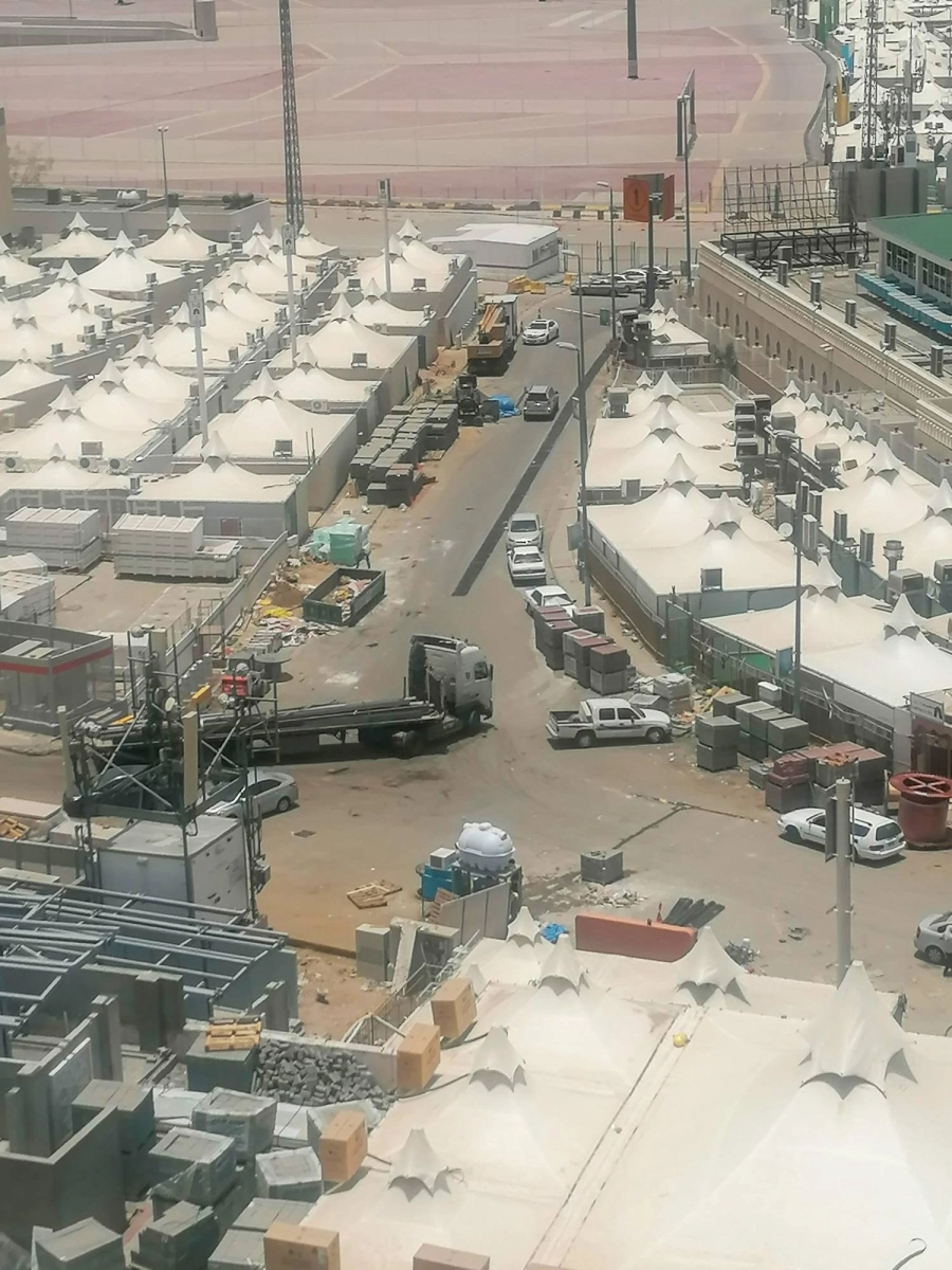 






من تنفيذ الأعمال في مشعر منى استعدادا لحج هذا العام                     (أنس الحارثي)