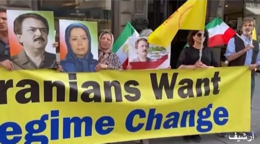 






متظاهرون يرفعون صور زعماء المعارضة                                                                   (مكة)