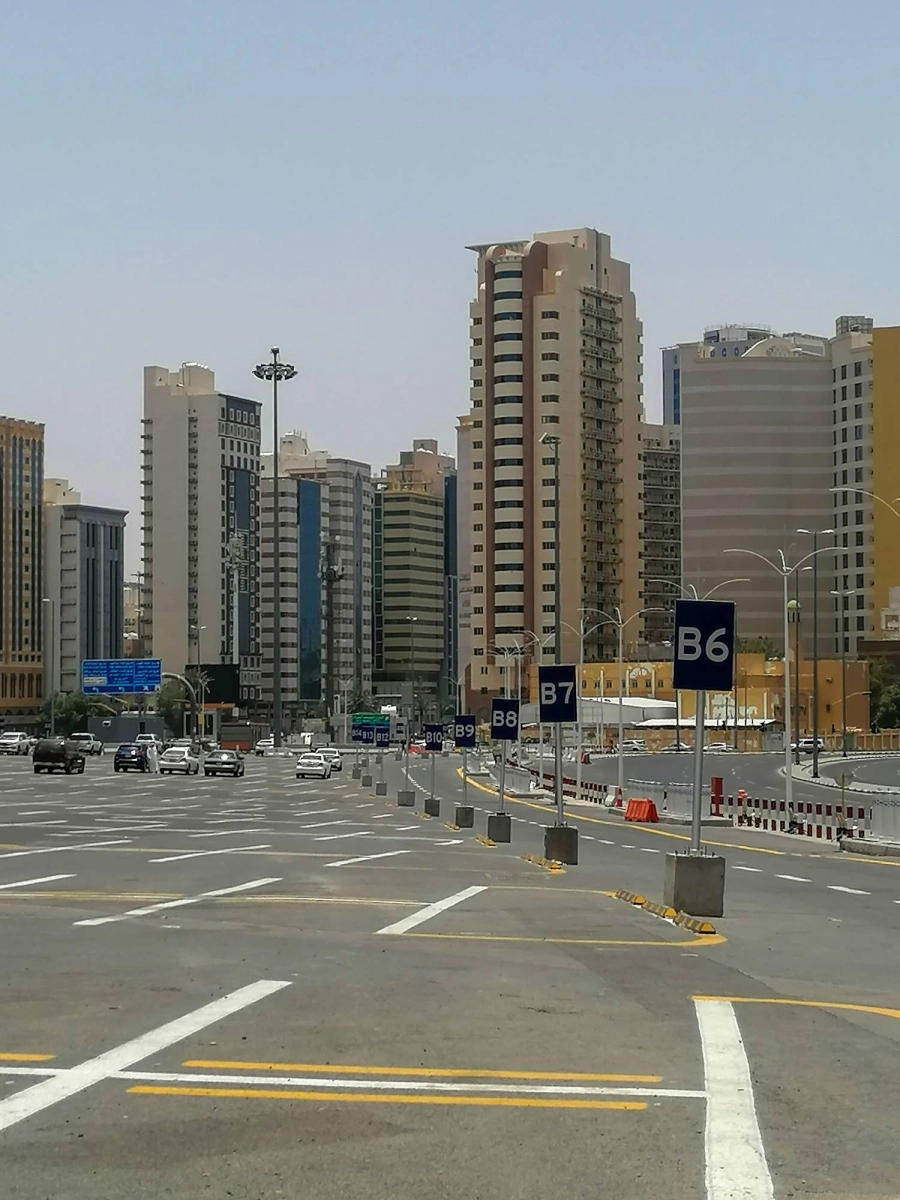 






من أعمال تهيئة وتخطيط مواقف باصات نقل الحجاج بالجمرات في حج هذا العام                                   (أنس الحارثي)