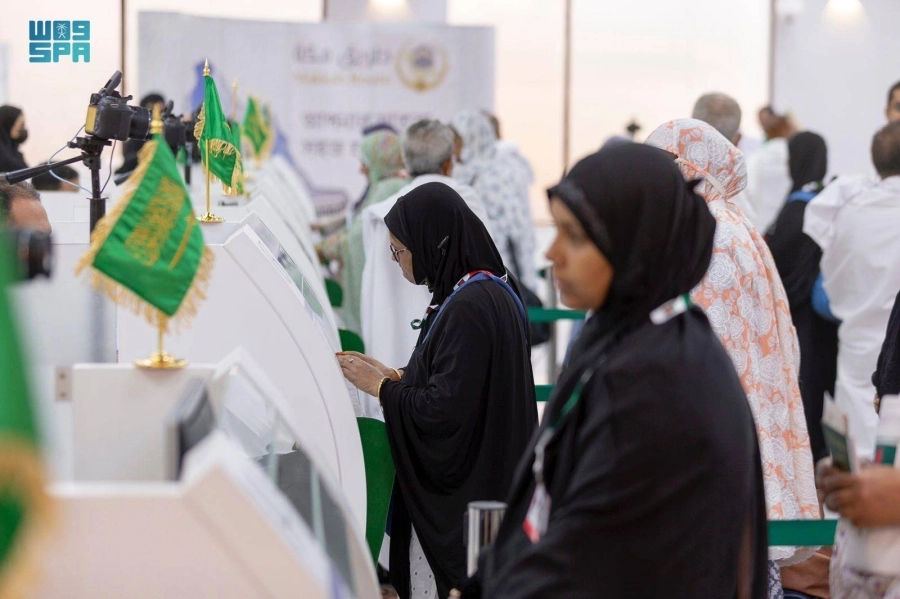 






حاجات في صالة المغادرة