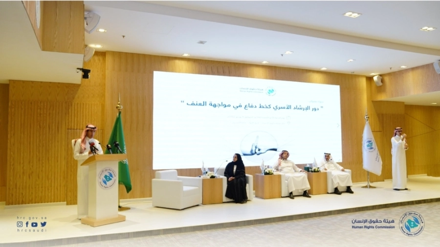 






العواد يتحدث في الندوة     (مكة)