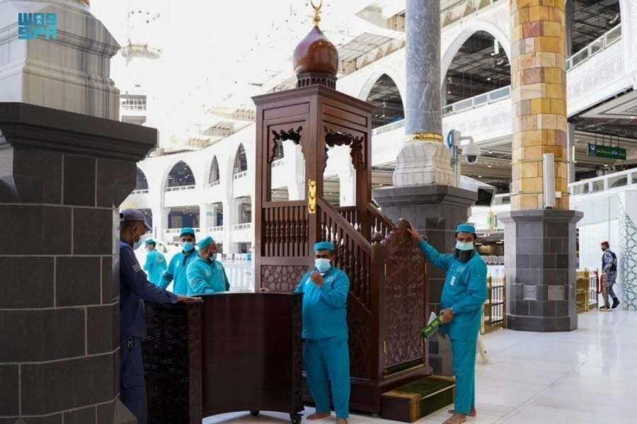 






من أعمال نقل المنبر                          (مكة)