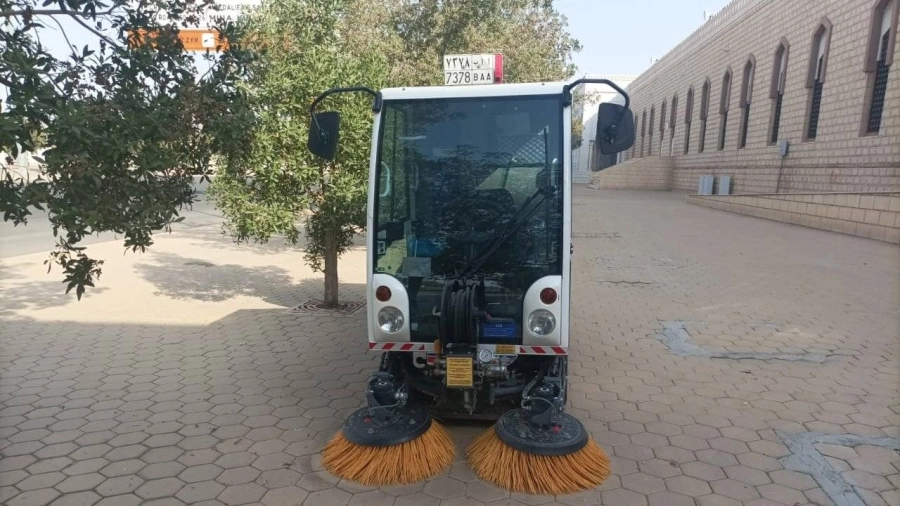 تنظيف احد الشوارع في مكة