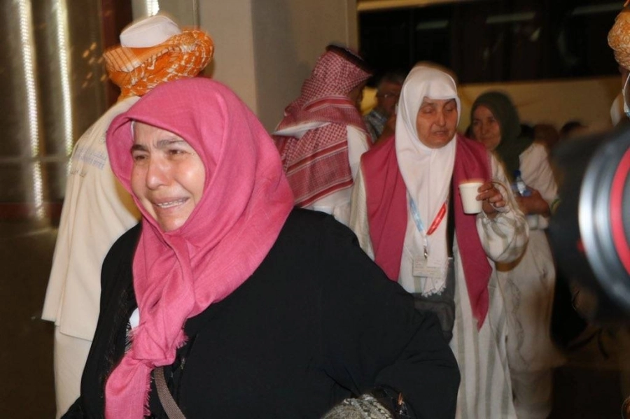 بالورود والابتسامات وماء زمزم استقبلت شركة مطوفي حجاج تركيا وأوروبا وأستراليا الفوج الأول من الحجاج الأتراك لدى وصولهم إلى مكة المكرمة. 