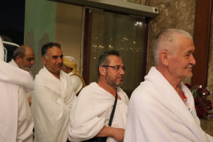 بالورود والابتسامات وماء زمزم استقبلت شركة مطوفي حجاج تركيا وأوروبا وأستراليا الفوج الأول من الحجاج الأتراك لدى وصولهم إلى مكة المكرمة. 