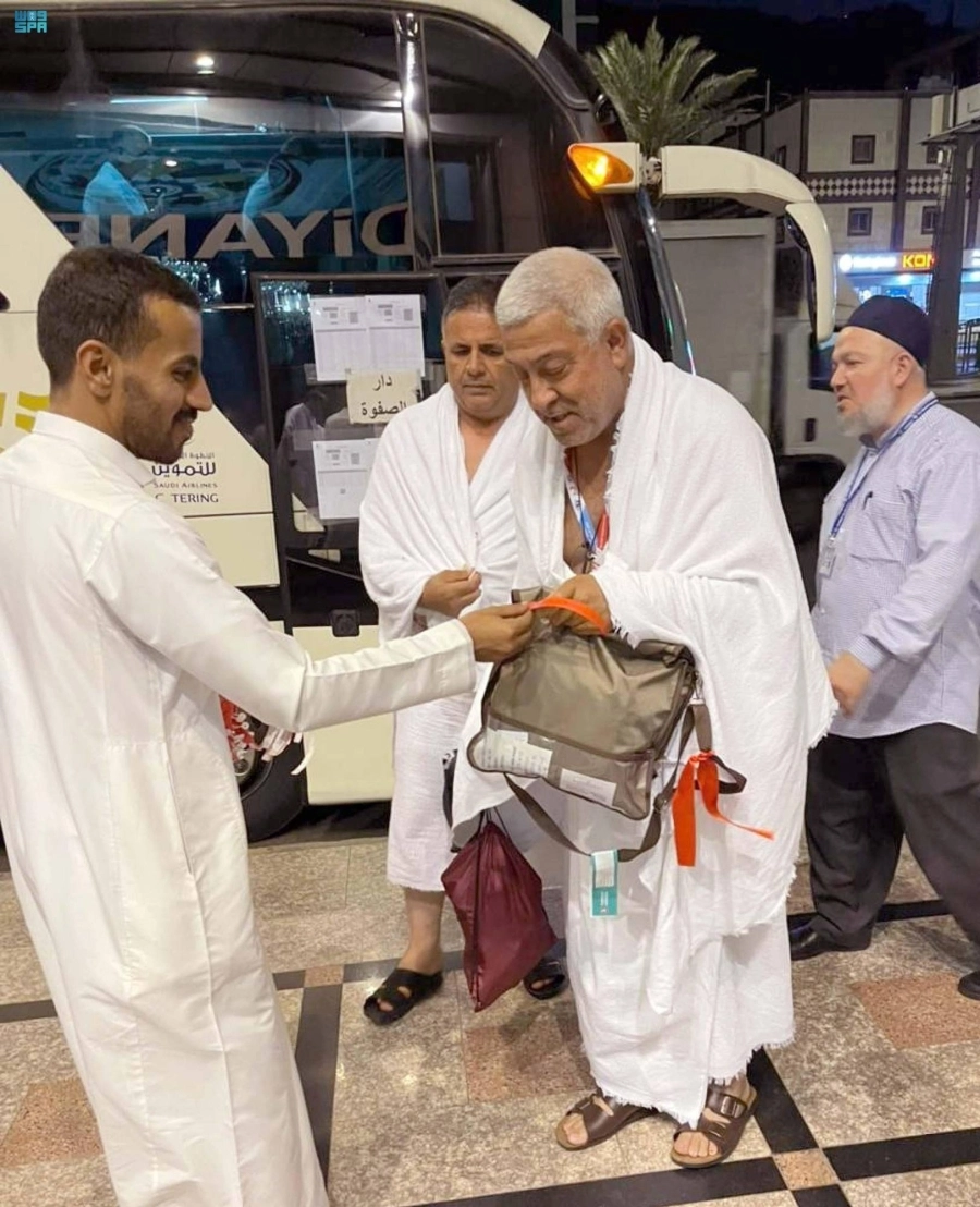  استقبال الحجاج بالهدايا (مكة)